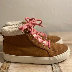 Old Navy Chestnut & Sherpa Boots with Pink Laces
